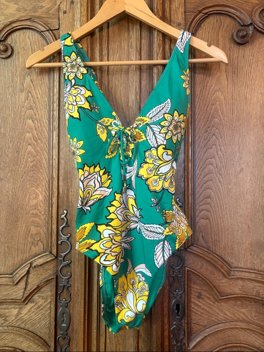 Gibson & Latimer Green Yellow Floral One-Piece Swimsuit XS - Picture 7 of 12